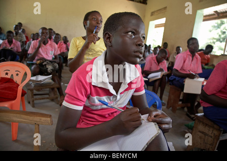 SOUTH SUDAN  Kinji government primary school, Yei. Group of children in crowded class. Stock Photo