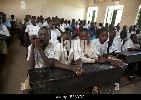 SOUTH SUDAN  Kinji government primary school, Yei. Group of children in crowded class. Stock Photo