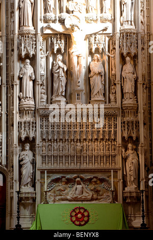 With the rays of the sun shining on the wonderfully carved figure of Jesus on the cross,this reredos inside St Alban`s Cathedral Stock Photo