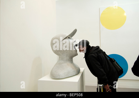 Frieze art fair 2009 Regents Park London. Gagosian gallery , man peering into the open mouth of a sculpture Stock Photo