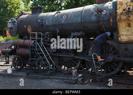 Engineers working on an old steam engine at Bridgnorth Station, Severn Valley Railway, Shropshire Stock Photo