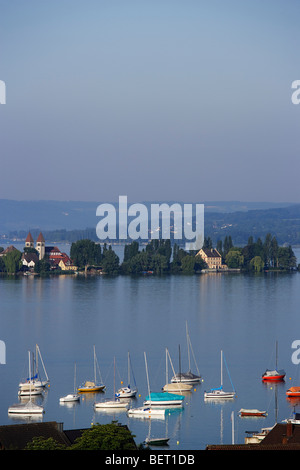 Blick auf Reichenau-Niederzell mit St. Peter and Paul Church, Baden-Wurttemberg, Germany Stock Photo