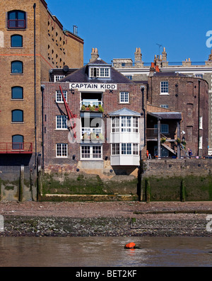 Captain Kidd Public House on the banks of the River Thames, Wapping, London, England Stock Photo