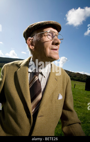 old man in flat cap