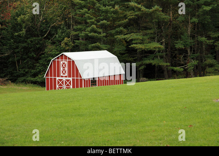 A traditional red American Dutch style barn Stock Photo