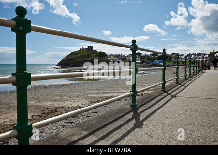 The promenade at Criccieth and view towards Criccieth Castle, Gwynedd, Wales Stock Photo