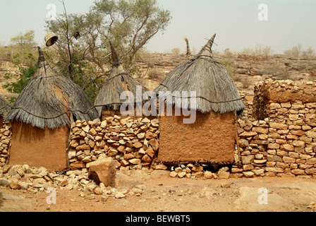 Traditional grain silos at the Dogon village of Bandjagara, Mali Stock Photo