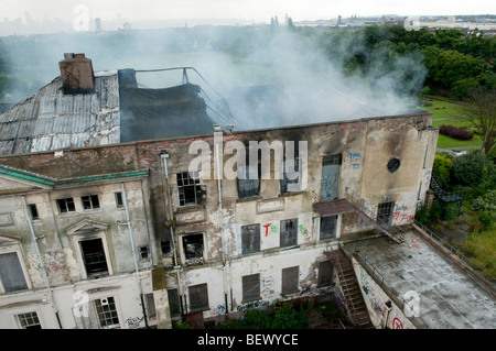 large derelict Georgian building on fire Stock Photo