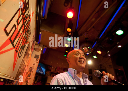 Hide Saito at work in his long established karaoke bar 'Smash Hits', Tokyo, Japan. Stock Photo