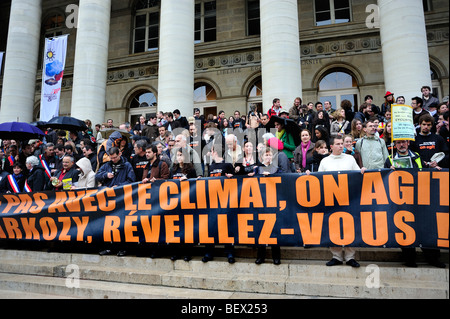 Paris, France, Group of French Environmentalists international NGO ...