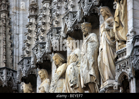 Stone statues of the Dukes and Duchesses of Brabant on the Town Hall in the Grand Place in Brussels Belgium Stock Photo