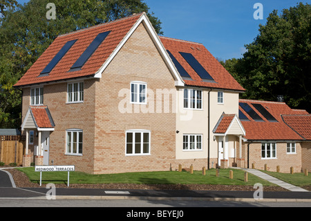 Carbon neutral homes with integrated solar panels Stock Photo