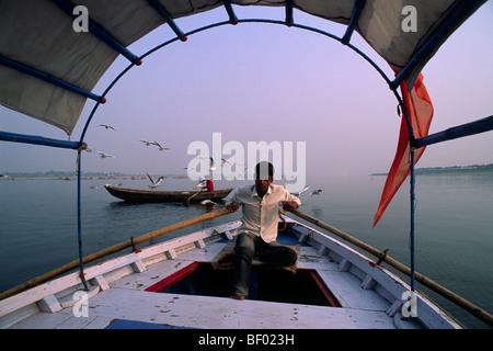 India, Uttar Pradesh, Prayagraj (Allahabad), Sangam, the confluence of the rivers Ganges and Yamuna, boat Stock Photo