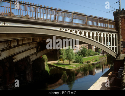 UK, England, Manchester, Castlefields, Railway Bridge 94b over River Medlock Stock Photo