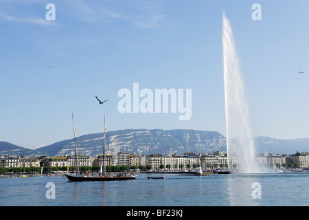 Excursion boat and Jet d'Eau (one of the largest fountains in the world), Lake Geneva, Geneva, Canton of Geneva, Switzerland Stock Photo
