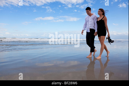 http://l450v.alamy.com/450v/bf28w6/a-beautiful-romantic-young-man-and-woman-couple-walking-hand-in-hand-bf28w6.jpg