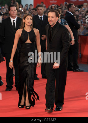 EVA MENDES NICOLAS CAGE BAD LIEUTENANT: PORT OF CALL NEW ORLEANS.PREMIERE.66TH VENICE FILM FESTIVAL VENICE  ITALY 04 Septembe Stock Photo