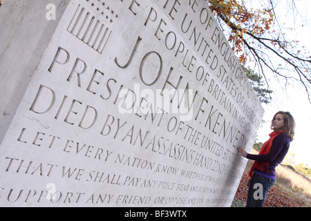 Runnymede Surrey the Kennedy Memorial made of Portland stone dedicated in 1965 to the life of US President John F Kennedy Stock Photo