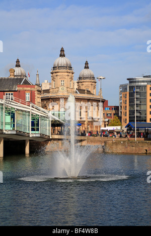 Fountain at Princes Quay with Maritime Museum and BBC building in the background, Kingston upon Hull, East Yorkshire, England, UK. Stock Photo