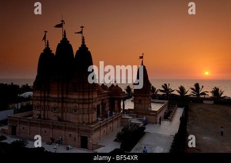 Sunset at the Swaminarayan Hindu temple Valsad Gujarat India Stock Photo