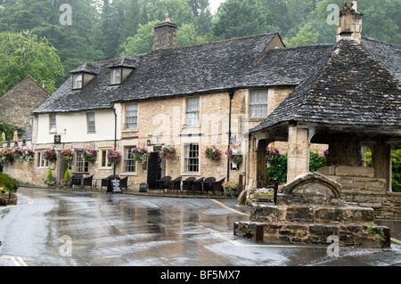 Castle Inn Hotel & Market Cross in Cotswolds village of Castle Combe, Wiltshire, UK Stock Photo