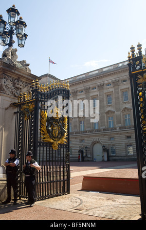 Police officers guard entrance to the Palace of Westminster at ...