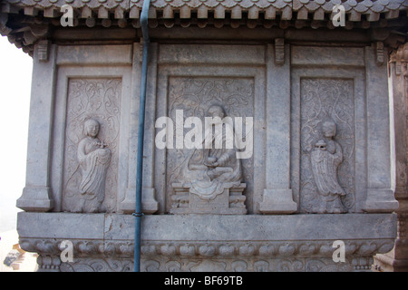 Marble screen wall carving of Buddha and disciples in Vajrasana Pagoda, Biyun Temple, Fragrant Hills, Beijing, China Stock Photo