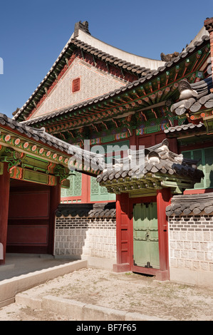 One of the buildings adjacent to Huijeongdang (King's bed chamber) in the Changdeokgung Royal Palace in Seoul Stock Photo