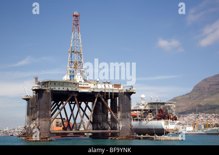 Cape Cod Oil Rig Oil Rig and search/ drillship alongside - Cape Town Stock Photo - Alamy