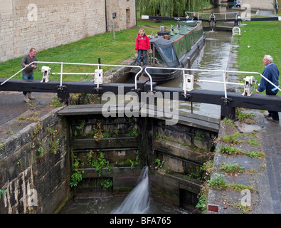 Opening the lock gates for a barge at Bath Lower Locks on the Kennet and Avon Canal in Bath Stock Photo