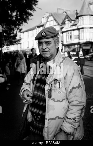 SAS veteran on Remembrance Sunday  8th Nov 2009 wearing his medals and cap badge & belt with the SAS insignia & poppy Stock Photo