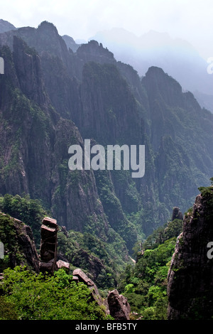 The rock faces of Huang Shan, Yellow Mountain, China Stock Photo