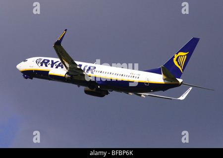 Boeing 737 operated by Ryanair taking off from Birmingham Airport Stock Photo