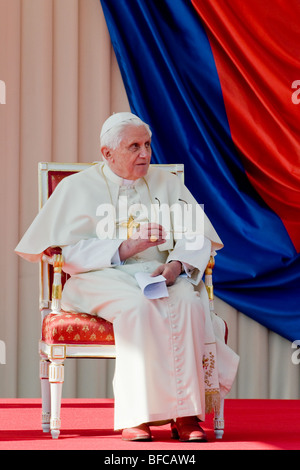 Pope Benedict XVI during the welcome ceremony at the Prague Airport, Czech Republic, 26 September 2009. Stock Photo