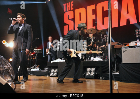 Lynval Golding (guitar) and Terry Hall (singer), The Specials in concert at Wolverhampton Civic Hall, 9th November 2009 Stock Photo