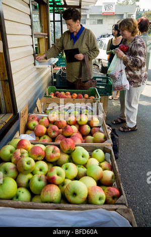 Local shop / market stall selling fresh fruit & vegetables on Polish residential housing estate in Kedzierzyn-Kozle town. Poland Stock Photo
