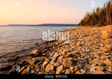 Cobble Beach with Niagara Escarpment in background, Georgian Bay near Hope Bay, Ontario, Canada Stock Photo