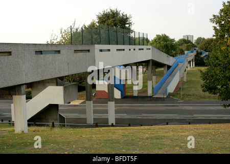 Footbridge over Abbey Road in Lesnes Abbey Park and part of the green chain walk, Abbey Wood, southeast London, UK Stock Photo