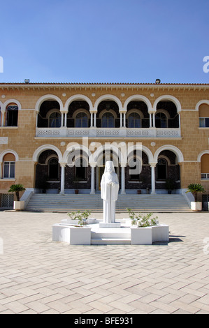 Archbishop's Palace and Archbishop Makarios Statue, Old Town, Lefkosia, Nicosia District, Cyprus Stock Photo