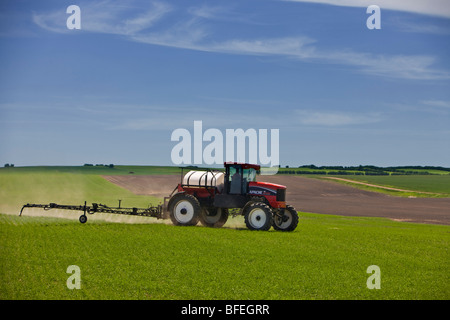 Farmer spraying crops by tractor near the town of Rockglen, southern Saskatchewan, Canada Stock Photo
