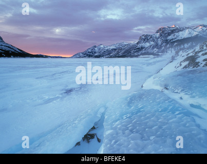 Abraham Lake and Mount Abraham at Windy Point in winter, Kootenay Plains, Alberta, Canada Stock Photo