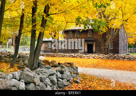 Historic Hartwell Tavern along Battle Road between Lexington and Concord, Lincoln Massachusetts USA Stock Photo