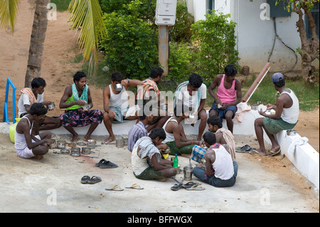 Indian builders taking their lunch break, Puttaparthi, Andhra Pradesh, India Stock Photo