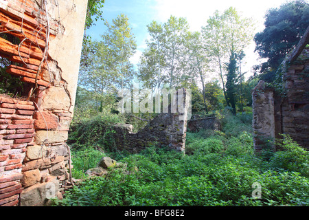 Spain, Cataluna, house villa farm old wrecked demolished house, obsolete and outdated, out-of-date, superannuated Stock Photo