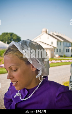 Young amish woman  in Lancaster PA.   housewives Stock Photo