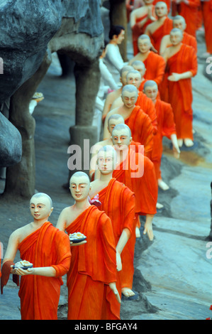 Dambulla Cave Temple, Buddhist Monk statues, Dambulla, Sri Lanka,  Buddhist monks at Dambulla, Sri Lanka Stock Photo