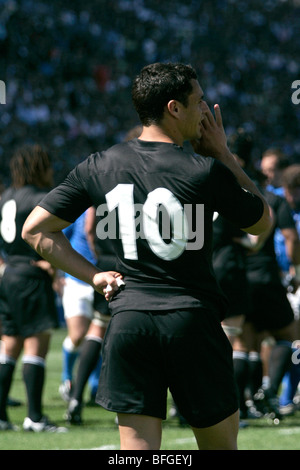 Dan Carter of the All Blacks New Zealand Rugby Union team playing against Italy at the 2007 World Cup in Marseille, France Stock Photo