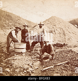 Original photograph of one woman and three men panning for gold in the Klondike in 1899 Alaska USA Stock Photo