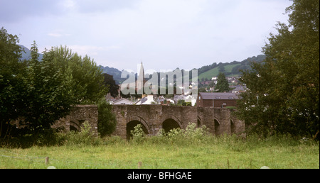 The bridge across the River Usk at Crickhowell, Powys, Wales Stock ...