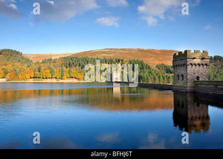 Derwent Reservoir Dam reflected in Derwent Reservoir in the Derwent Valley, Peak District, Derbyshire. Stock Photo